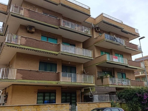 appartamento in vendita a Pomezia in zona Torvaianica