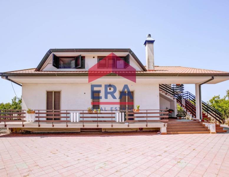casa indipendente in vendita a Pomezia