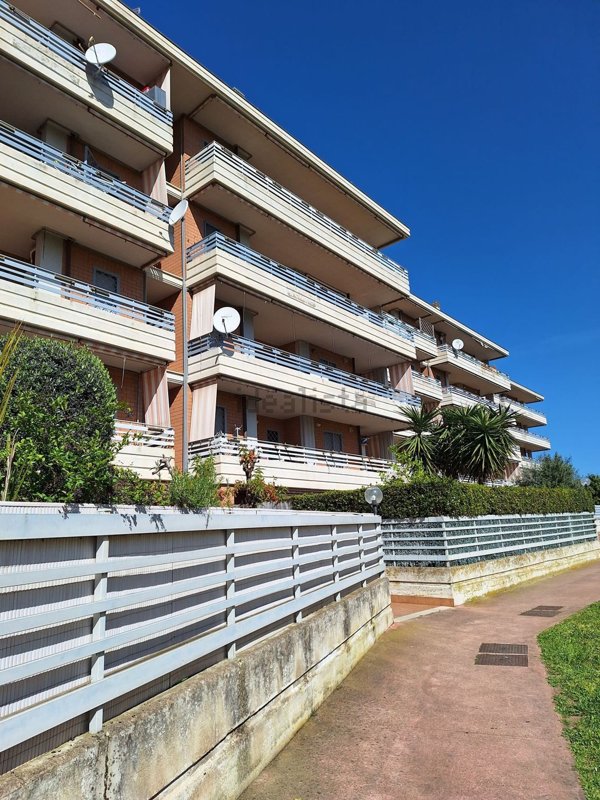 appartamento in vendita a Pomezia in zona Santa Palomba