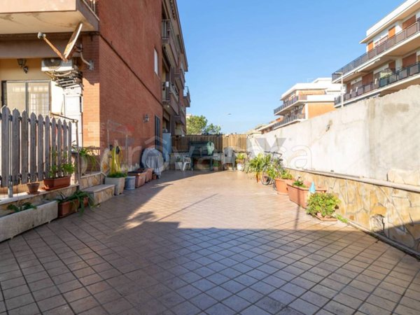 appartamento in vendita a Pomezia in zona Torvaianica