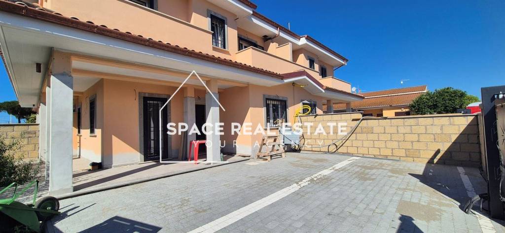 casa indipendente in vendita a Pomezia