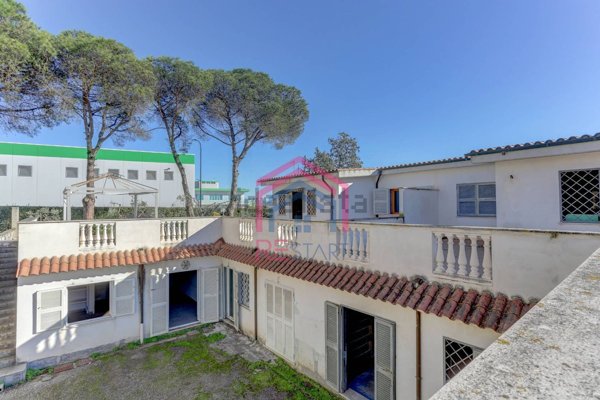 casa indipendente in vendita a Pomezia in zona Santa Palomba