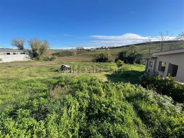 terreno edificabile in vendita a Pomezia in zona Castagnetta