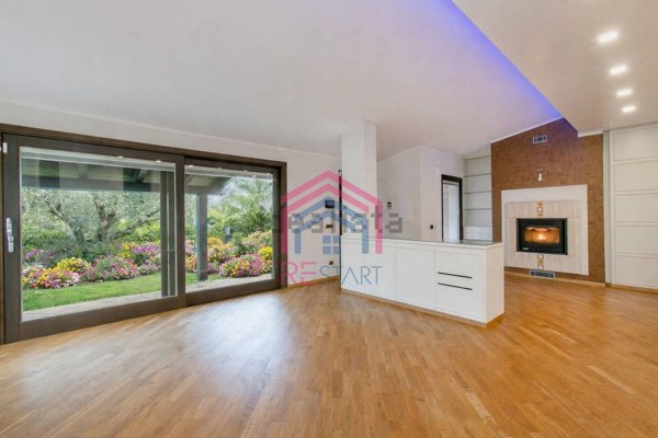 casa indipendente in vendita a Pomezia in zona Colli di Enea