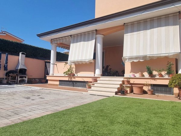 casa indipendente in vendita a Pomezia in zona Campo Jemini