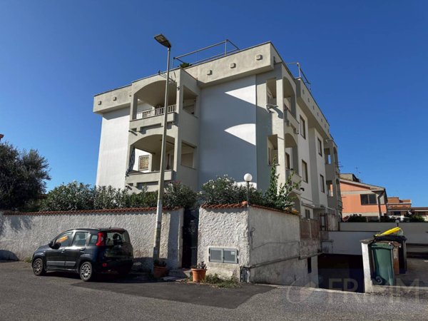 appartamento in vendita a Pomezia in zona Torvaianica