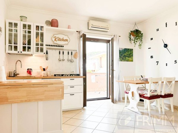 appartamento in vendita a Pomezia in zona Santa Palomba