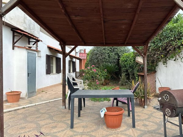 appartamento in vendita a Pomezia in zona Santa Procula