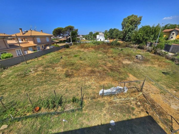 terreno agricolo in vendita a Pomezia in zona Campo Jemini