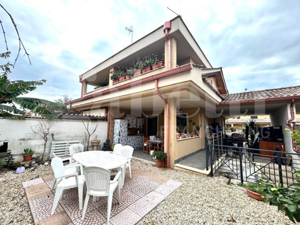 casa indipendente in vendita a Pomezia in zona Castagnetta