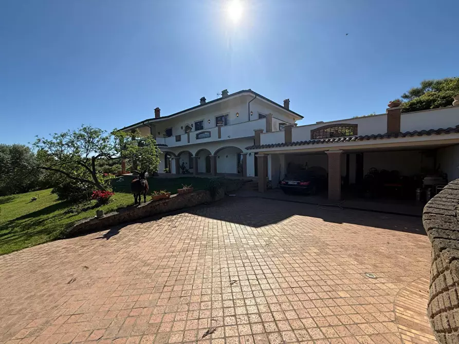 casa indipendente in vendita a Pomezia