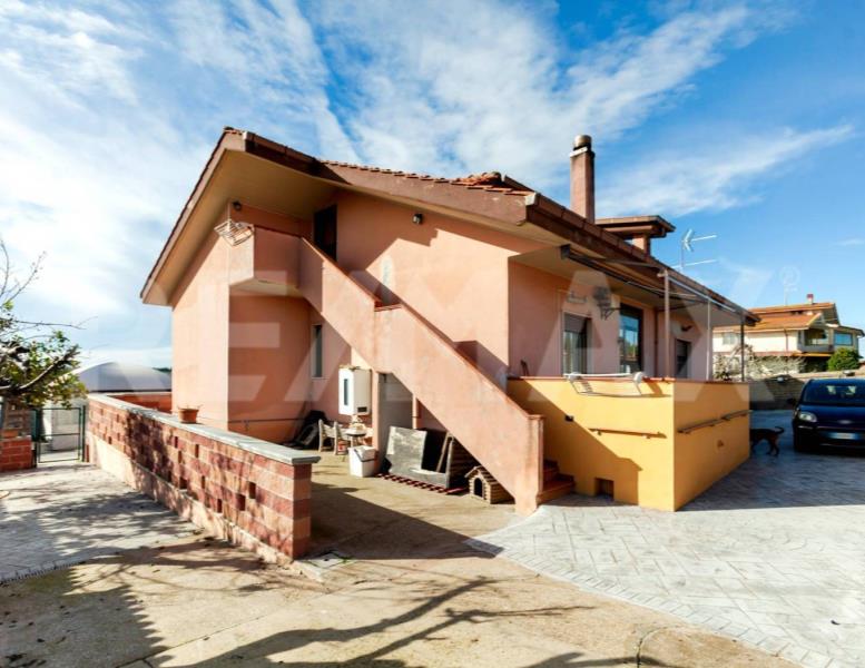 casa indipendente in vendita a Pomezia