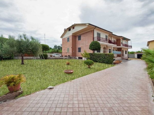 casa indipendente in vendita a Pomezia in zona Campo Selva