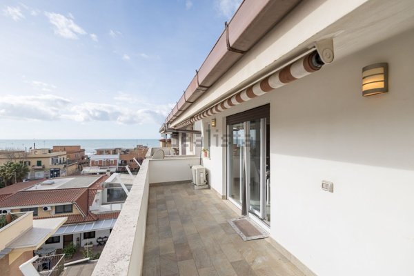 appartamento in vendita a Pomezia in zona Torvaianica