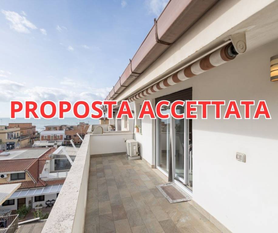 appartamento in vendita a Pomezia in zona Torvaianica