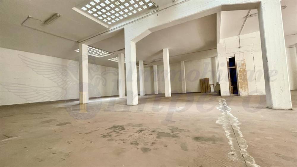 locale di sgombero in vendita a Pomezia