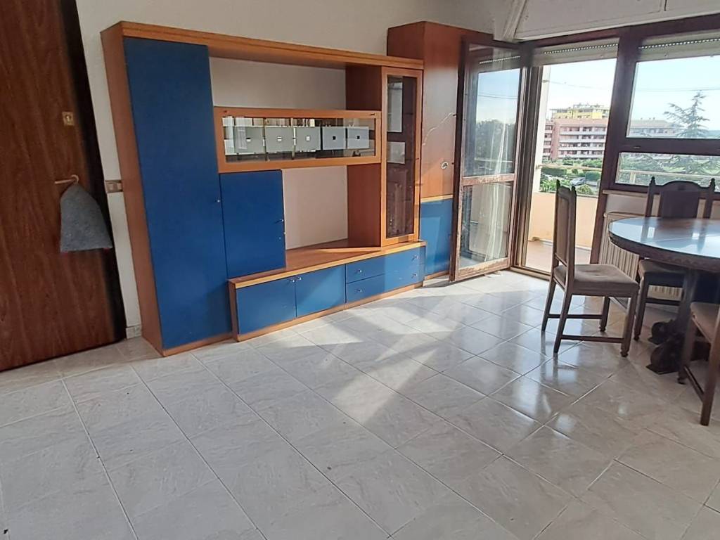 appartamento in vendita a Pomezia in zona Santa Palomba