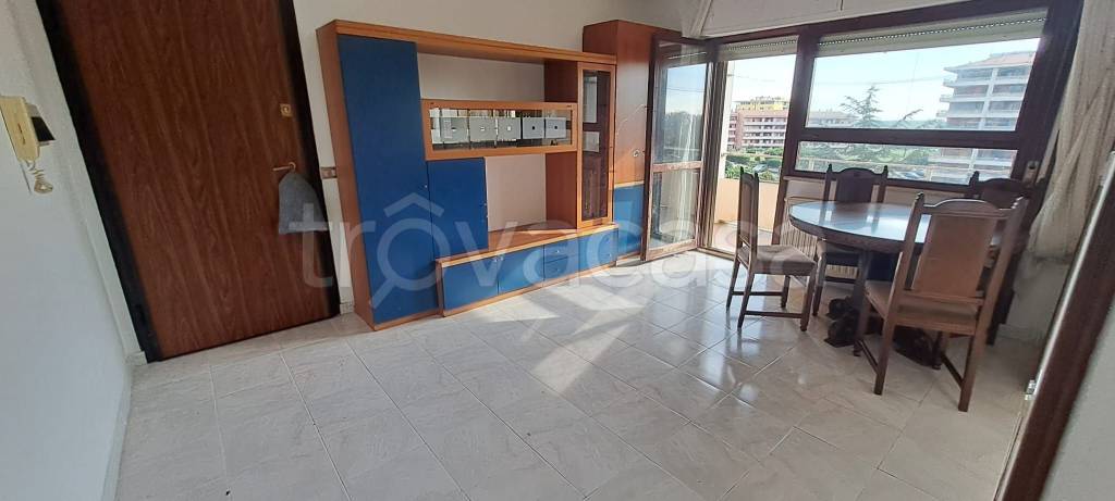 appartamento in vendita a Pomezia in zona Santa Palomba