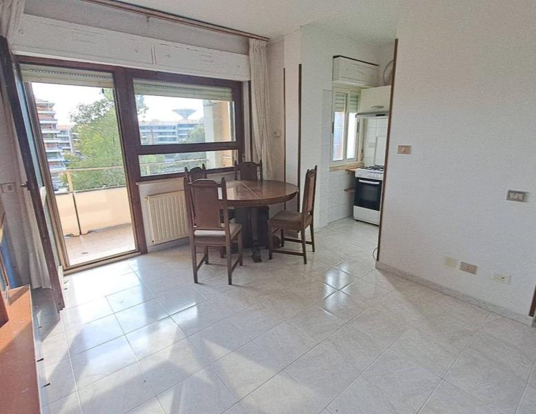 appartamento in vendita a Pomezia in zona Santa Palomba