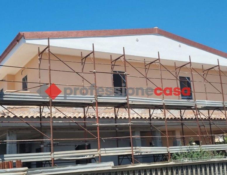 casa indipendente in vendita a Pomezia in zona Pratica di Mare