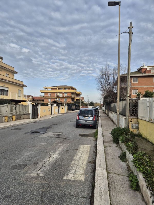 appartamento in vendita a Pomezia in zona Torvaianica