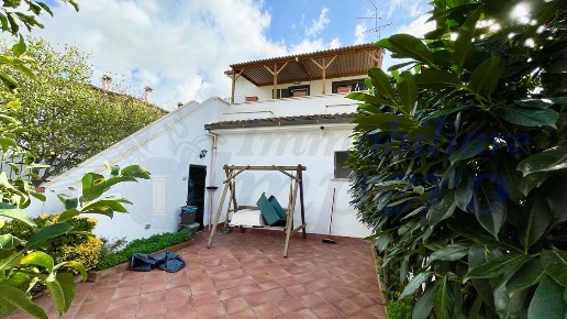 appartamento in vendita a Pomezia in zona Torvaianica