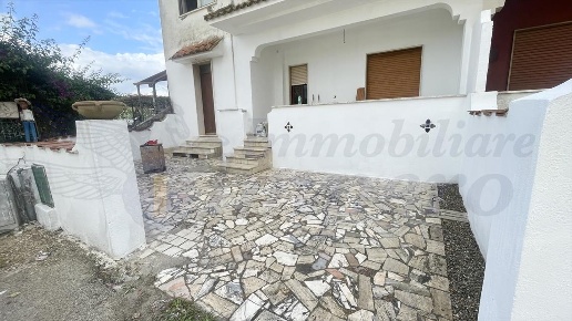 appartamento in vendita a Pomezia in zona Torvaianica