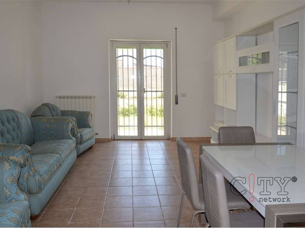 appartamento in vendita a Pomezia in zona Torvaianica