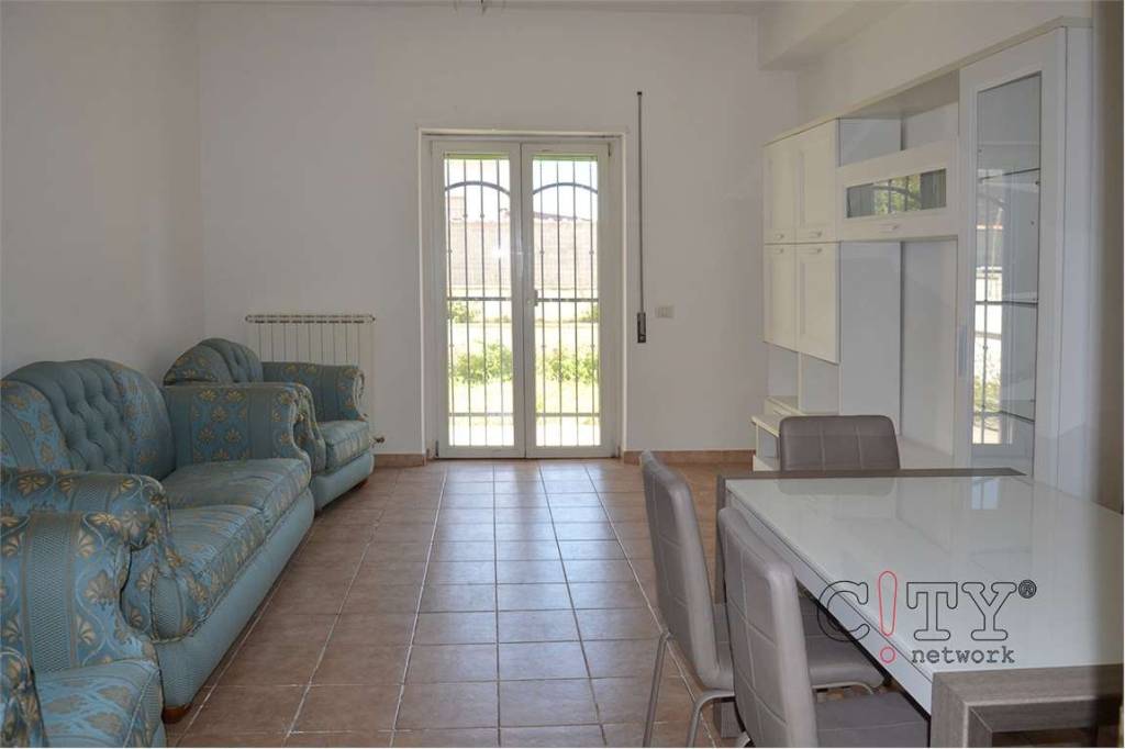 appartamento in vendita a Pomezia in zona Torvaianica