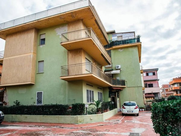 appartamento in vendita a Pomezia in zona Torvaianica