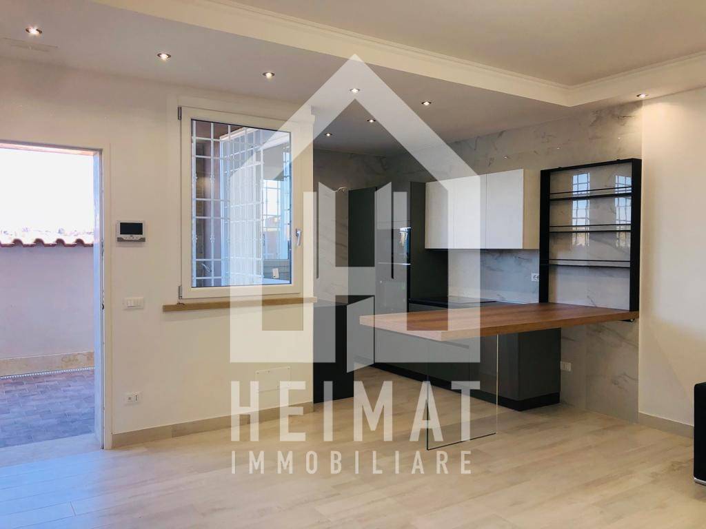 appartamento in vendita a Pomezia in zona Torvaianica Alta