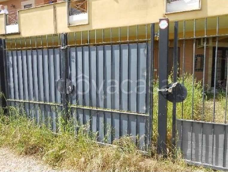 appartamento in vendita a Pomezia in zona Torvaianica