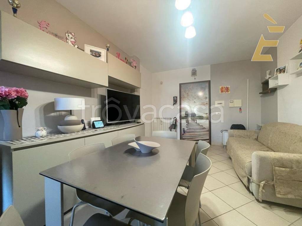 appartamento in vendita a Pomezia in zona Torvaianica