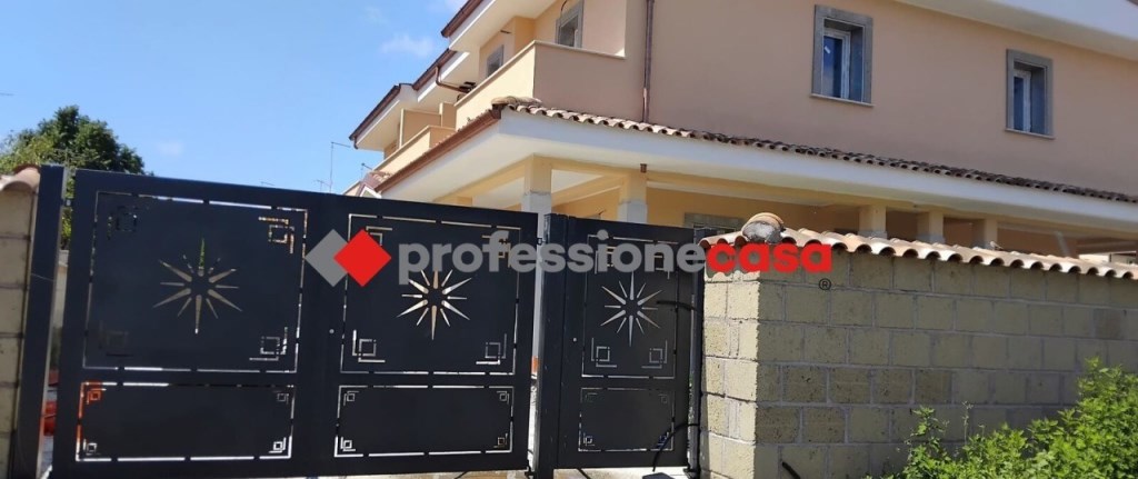 casa indipendente in vendita a Pomezia