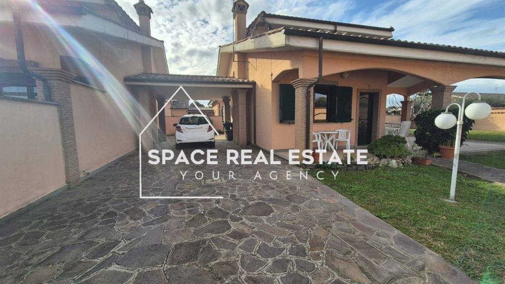 casa indipendente in vendita a Pomezia