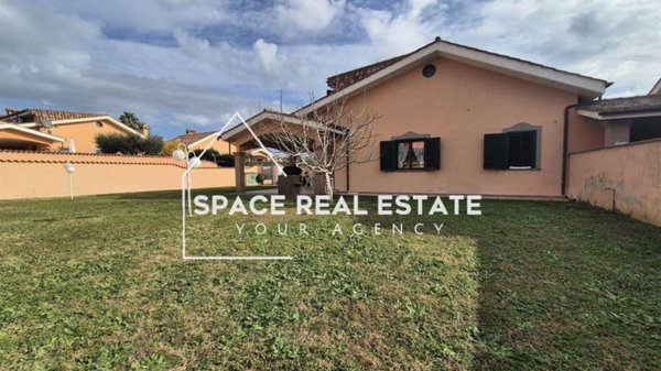 casa indipendente in vendita a Pomezia