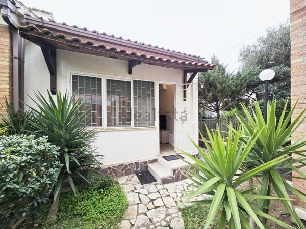 appartamento in vendita a Pomezia in zona Torvaianica