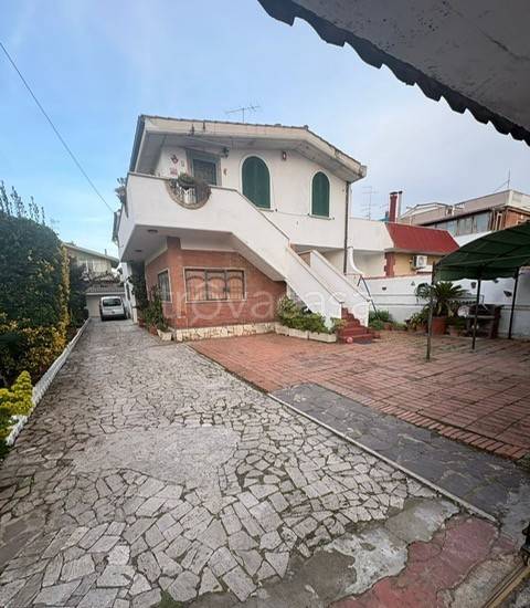 appartamento in vendita a Pomezia in zona Torvaianica