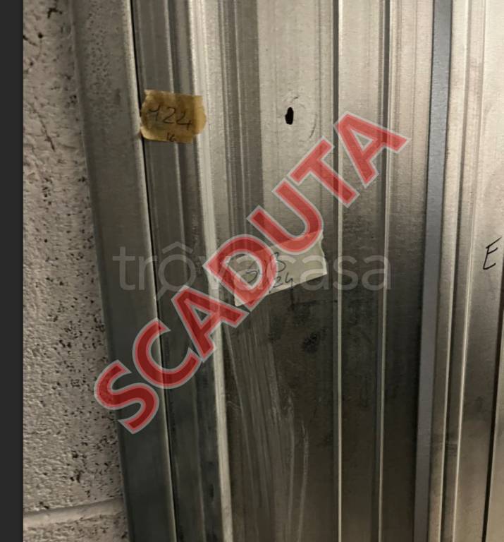 locale commerciale in vendita a Pomezia