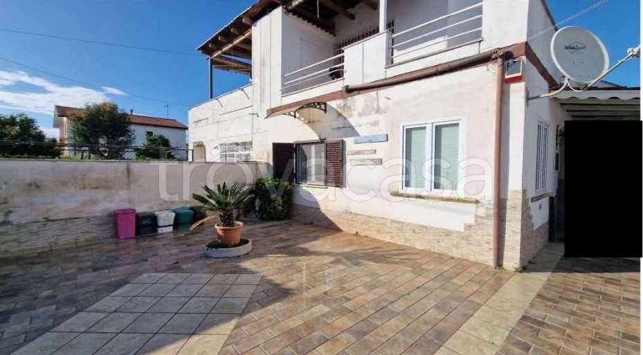 appartamento in vendita a Pomezia in zona Torvaianica