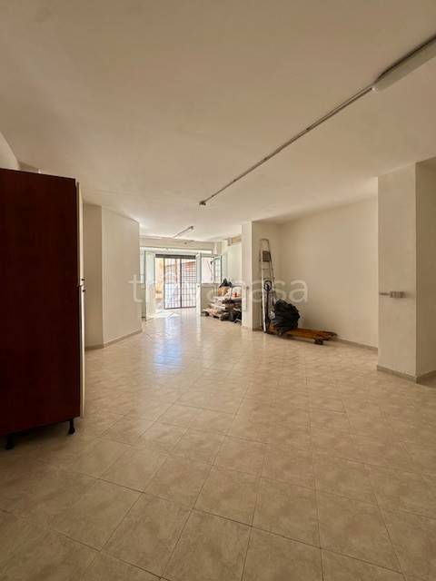 locale di sgombero in vendita a Pomezia in zona Torvaianica