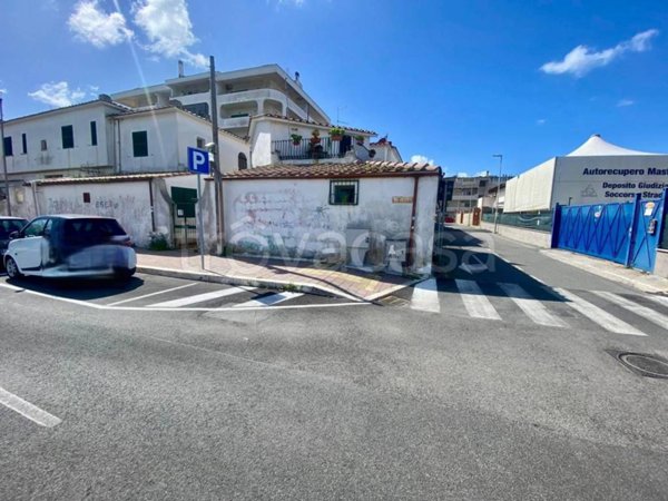 casa indipendente in vendita a Pomezia in zona Torvaianica