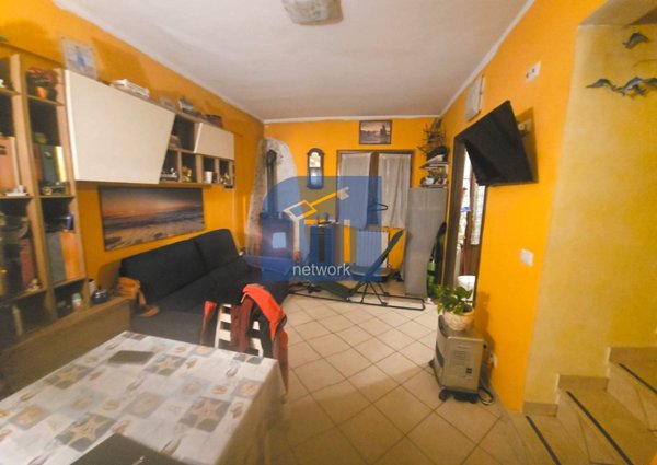 casa indipendente in vendita a Pomezia in zona Torvaianica