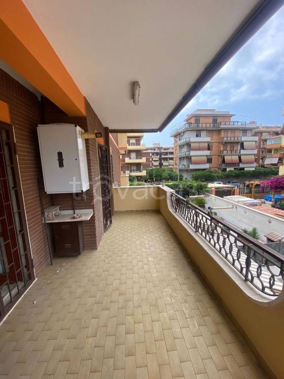 appartamento in vendita a Pomezia in zona Torvaianica