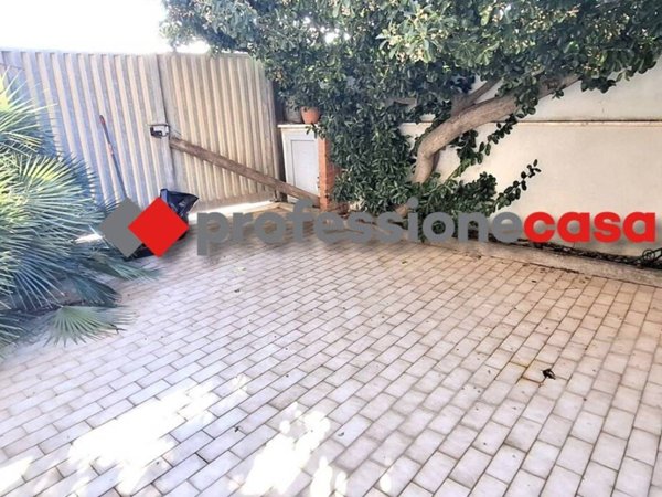 appartamento in vendita a Pomezia in zona Torvaianica