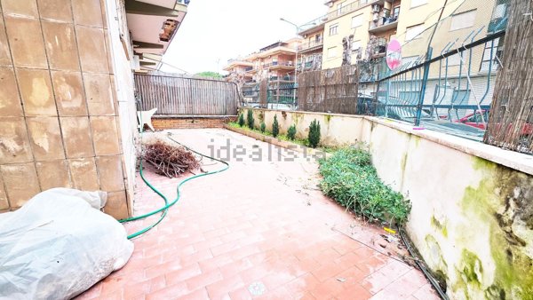 appartamento in vendita a Pomezia in zona Torvaianica