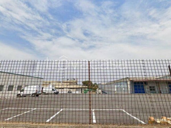 locale commerciale in vendita a Pomezia