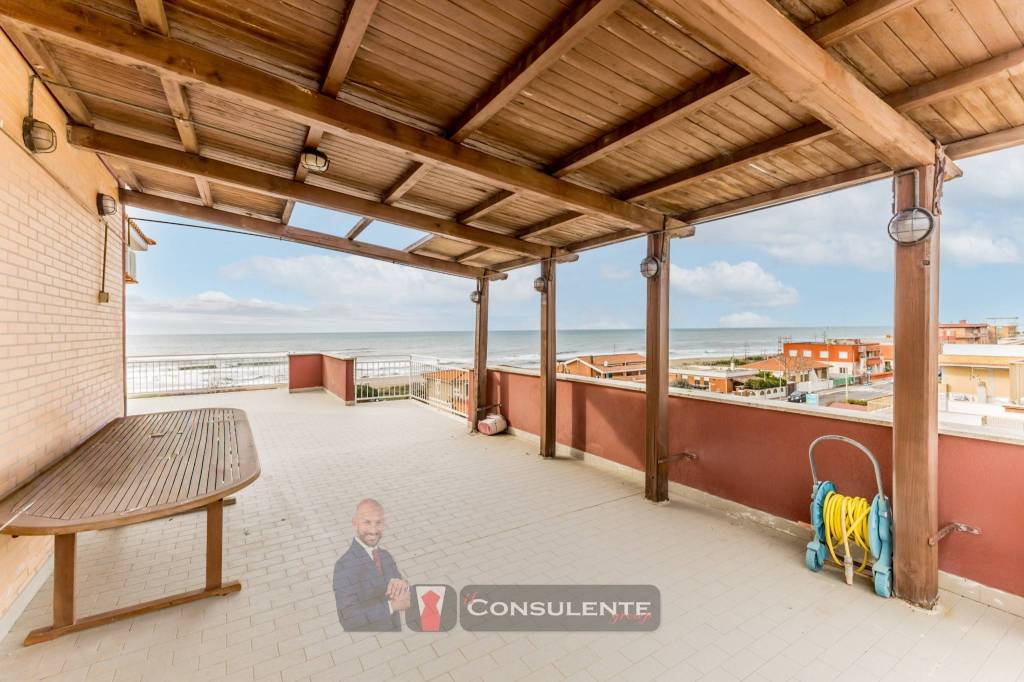 appartamento in vendita a Pomezia in zona Torvaianica