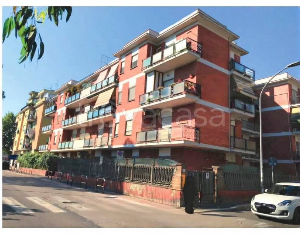 appartamento in vendita a Pomezia in zona Torvaianica