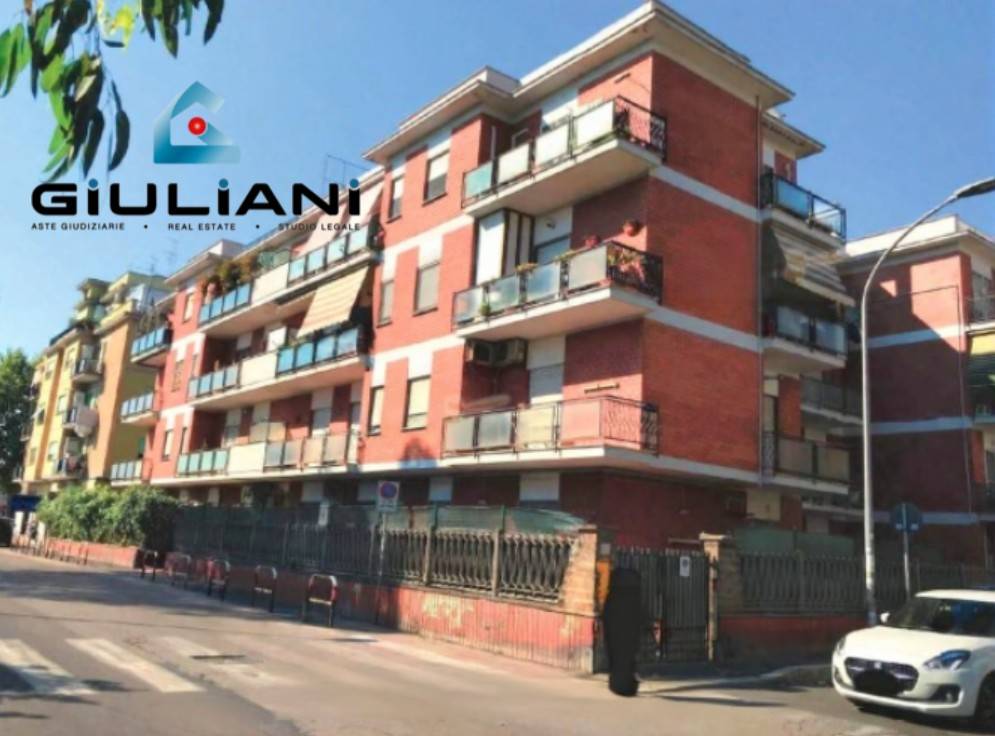 appartamento in vendita a Pomezia in zona Torvaianica